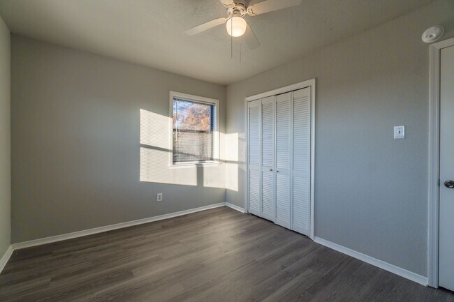 Building Photo - * Move-In Special * Charming 3 Bed / 1.5 Bath Home in Greenwood (1 Acre Lot)