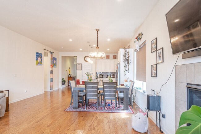 Building Photo - Gorgeous 3 Bed 3 Bath House in Ketcher Farm!