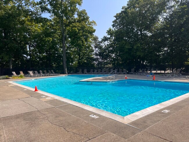 Building Photo - 2 Cook Close