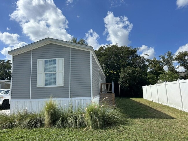 Building Photo - 21338 Lake Bambi Cir