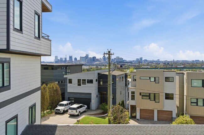 Building Photo - 1202 Katie St
