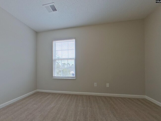 Building Photo - 661 Thornhill Dr