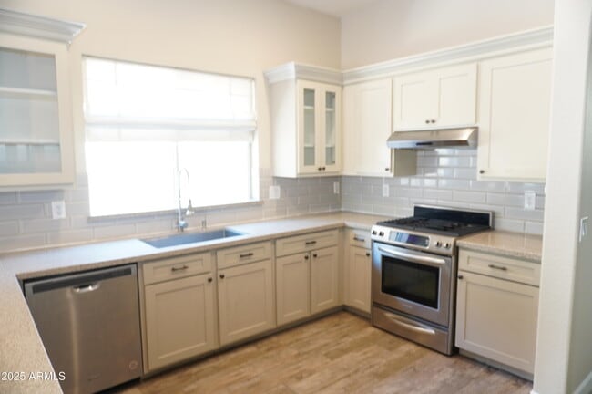 Building Photo - 254 N Stanley Pl