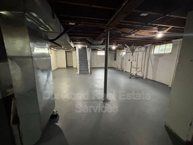 Building Photo - 144 Niagara Ave