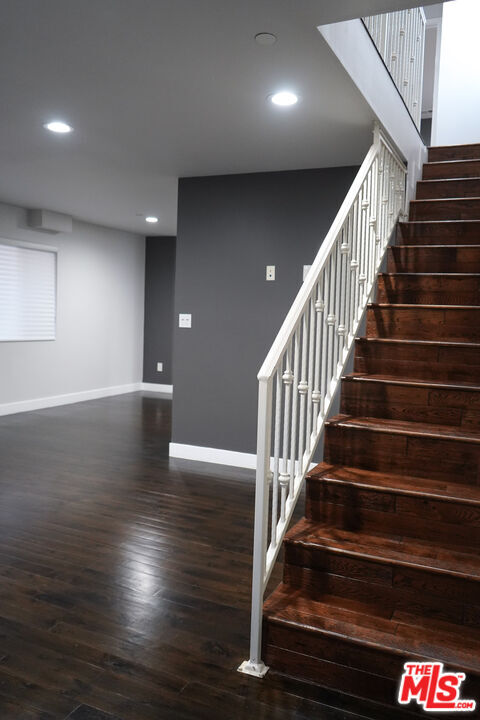 Building Photo - 2114 1/2 Ridgeley Dr