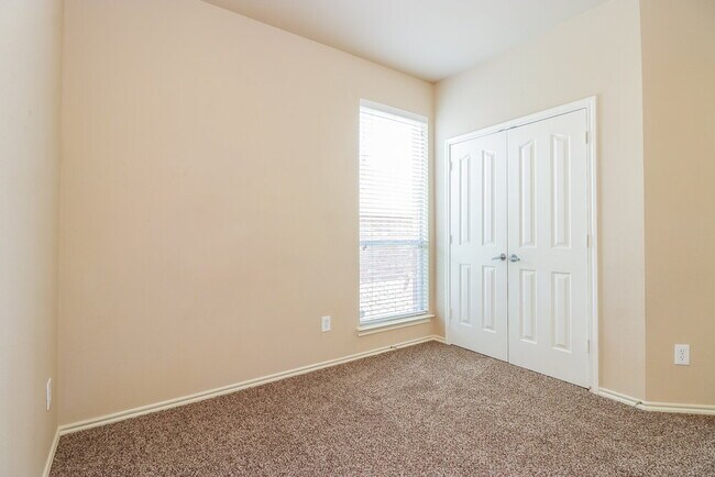 Building Photo - 12817 Dorset Dr