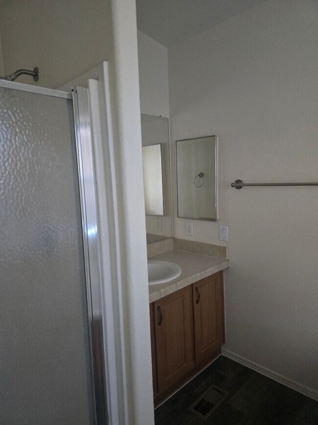 Building Photo - 1915 N Park Ave