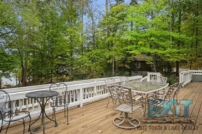 Building Photo - Lakefront Rental in Long Branch Shores