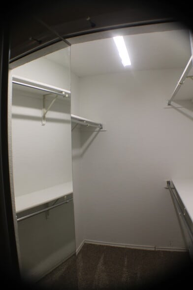 Walk in Closet - 1206 Devonshire Ln