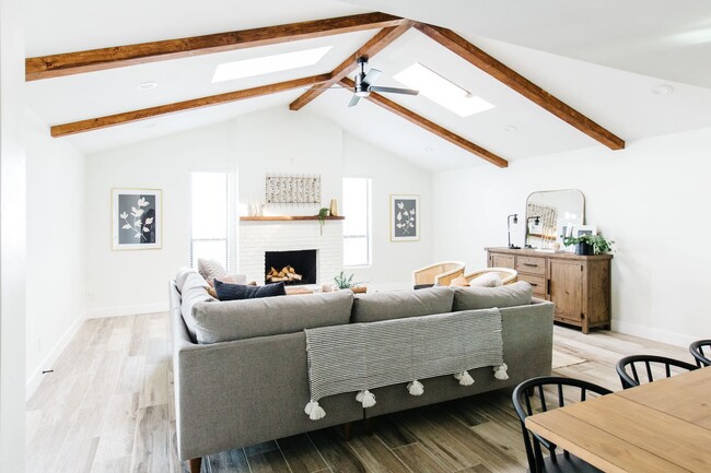 Building Photo - Stunning Remodel near Old Town!