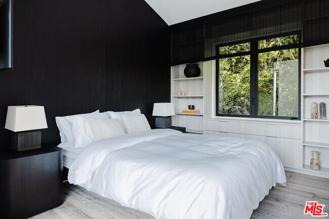 Building Photo - 2532 Canyon Oak Dr