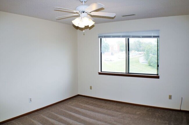 Building Photo - $1,375 | 3 Bedroom, 2.5 Bathroom Town Home...
