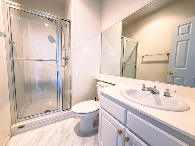 Building Photo - 8043 Shadowvale Dr