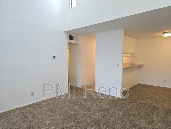 Building Photo - 2750 Plumas St