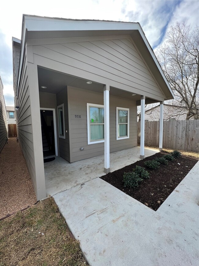 Building Photo - 9720 Pelsey St