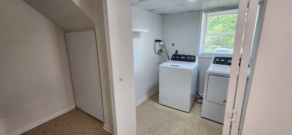 Laundry Room - 1704 Danbury Dr