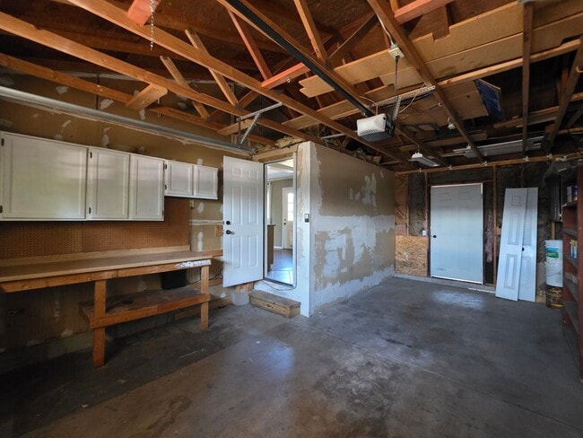 Building Photo - 3 Bedroom 2 Bathroom House With Huge Backy...