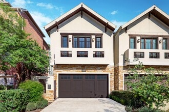 Building Photo - 2409 Morse St