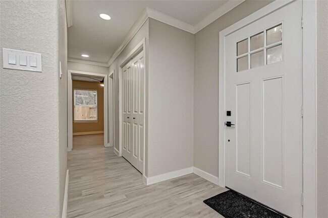 Building Photo - 1508 E Red Cedar Cir