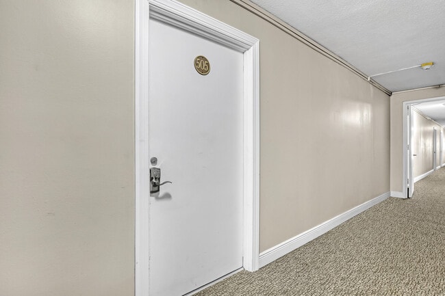 Building Photo - 125 S Ocean Ave