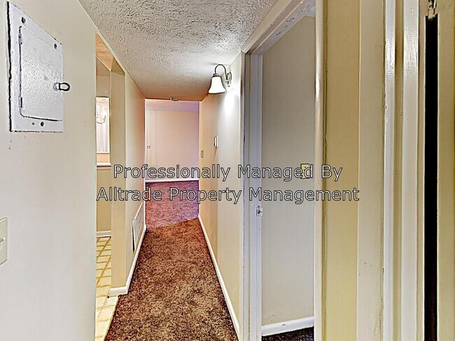 Building Photo - 1201 Huntington Ln