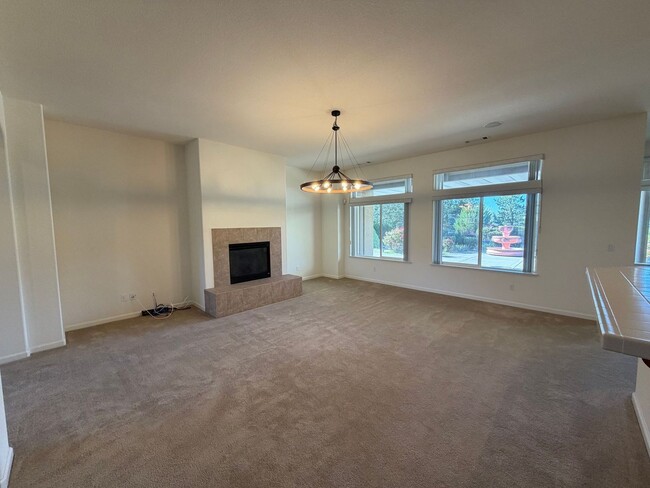 Building Photo - Spanish Springs 5bed/3bath - Move in Special now available!!