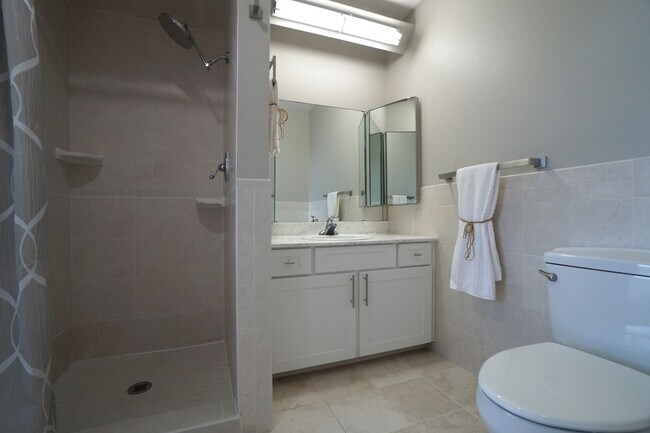Building Photo - 5007 Alta Loma Rd