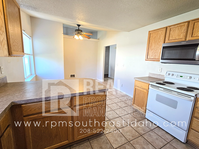 Building Photo - Spacious & Updated 2 Bedroom, 2 Bathroom Twin Home in Ammon with Fenced Backyard and Hookups (Ida...