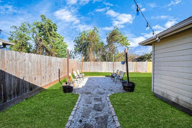 Building Photo - 6714 Albion Cresent Dr