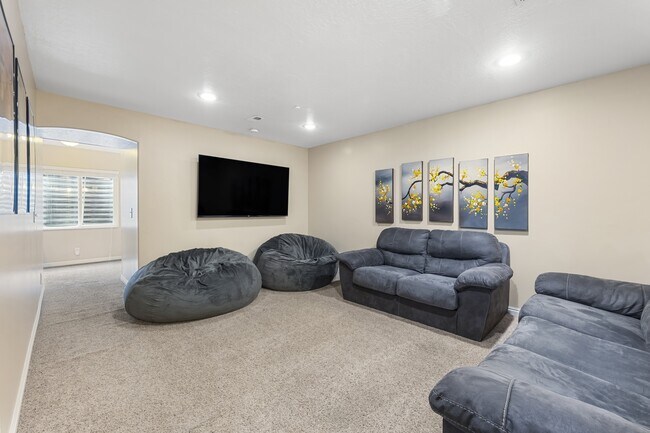 Building Photo - 918 E 1375 N