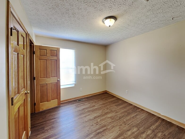 Building Photo - 808 Gascony Dr