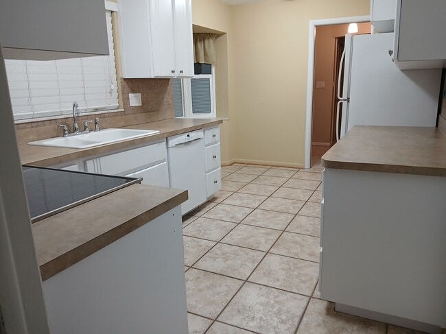 Building Photo - 5682 45th Ave N