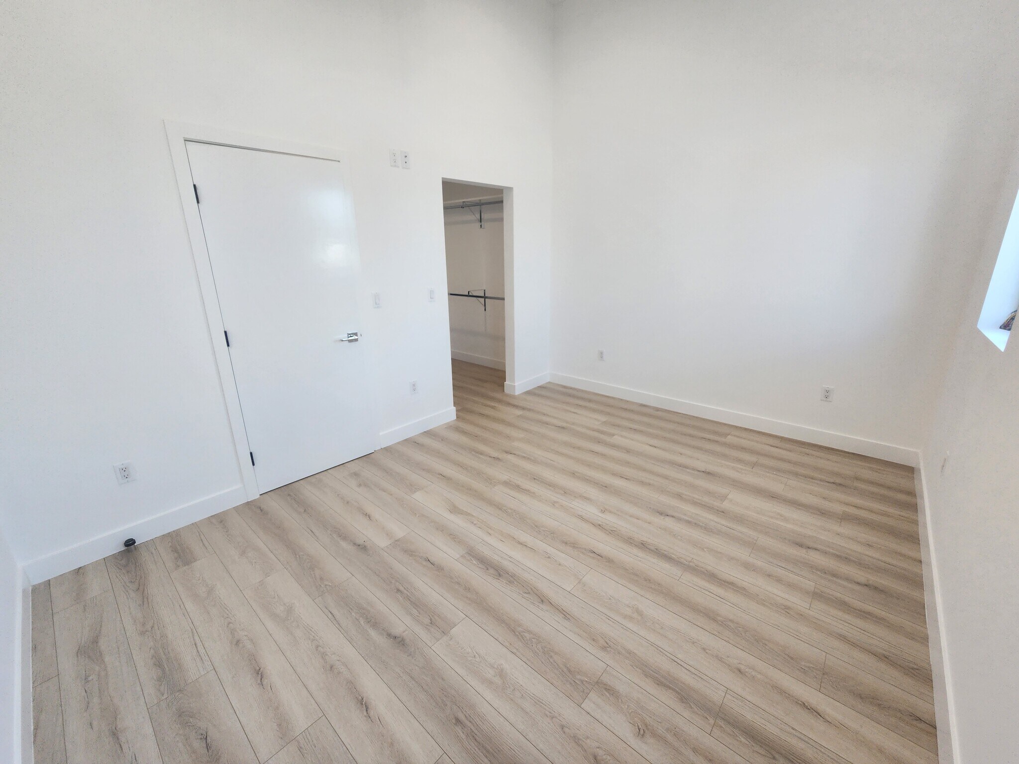 Building Photo - 6061 Fulton Ave