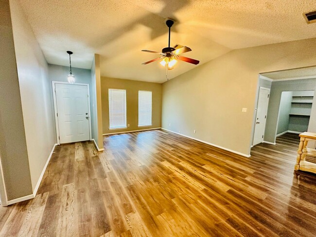 Building Photo - A Great Home in the Heart of Benton