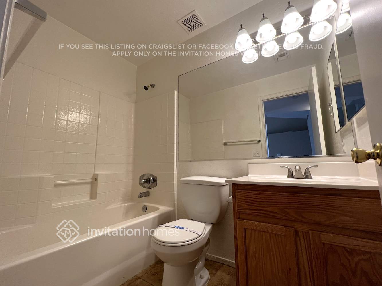 Building Photo - 504 N Hassett