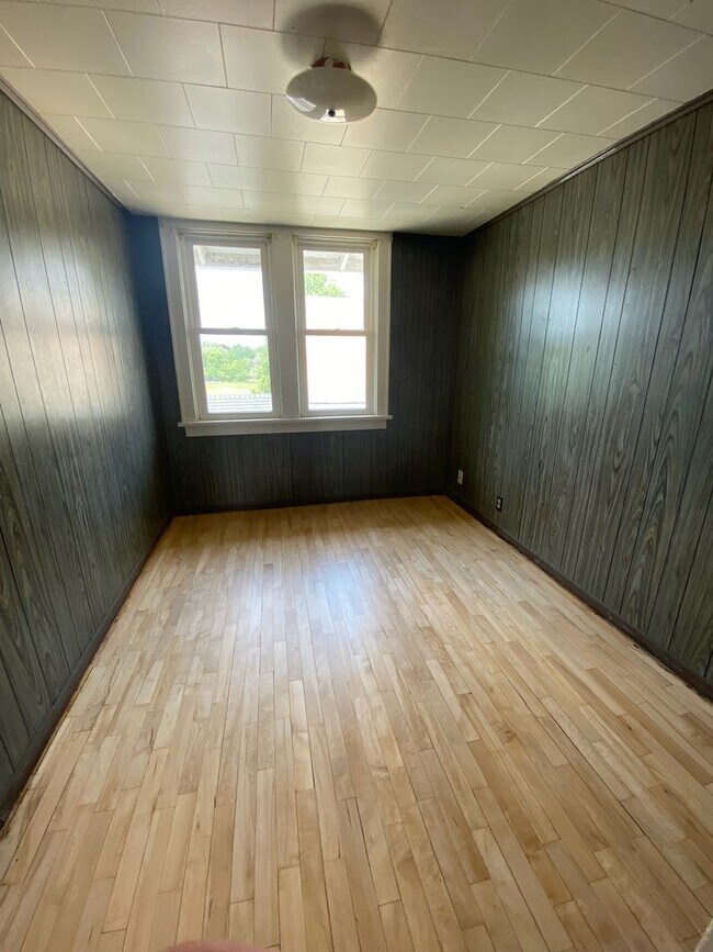 Building Photo - 1207 N Sawyer St