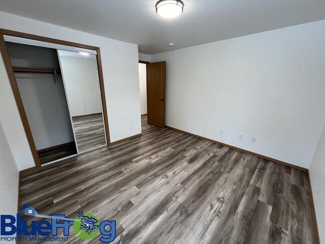 Building Photo - 646 Woodlawn Dr