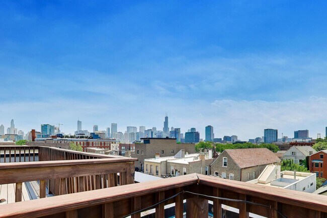 Building Photo - 1417 W Chicago Ave