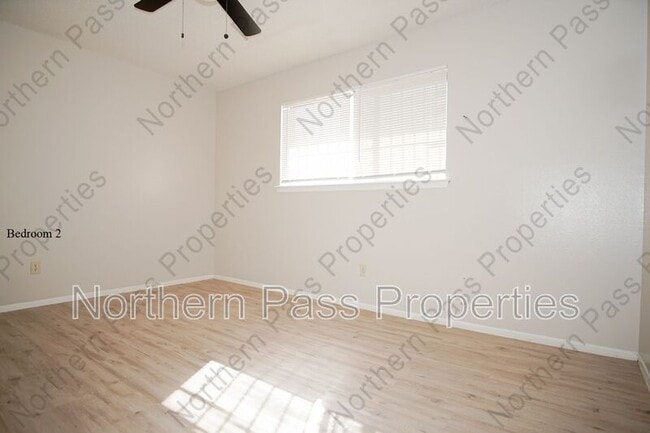 Building Photo - 5233 Carousel Dr