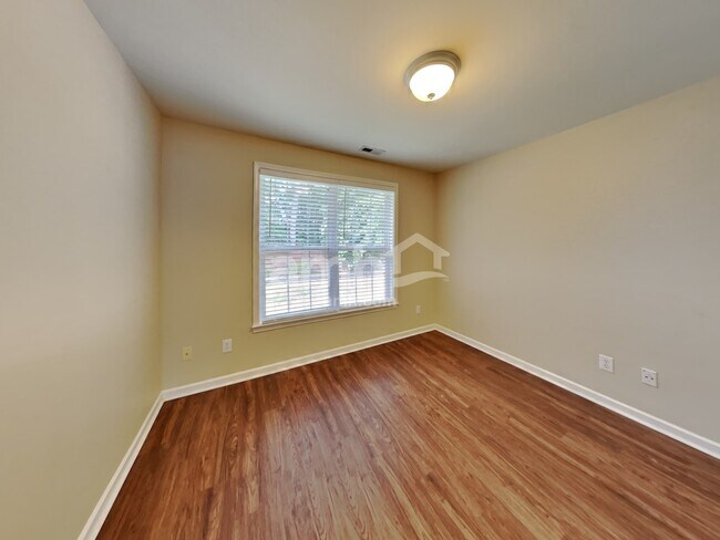 Building Photo - 7355 Sedgebrook Dr W