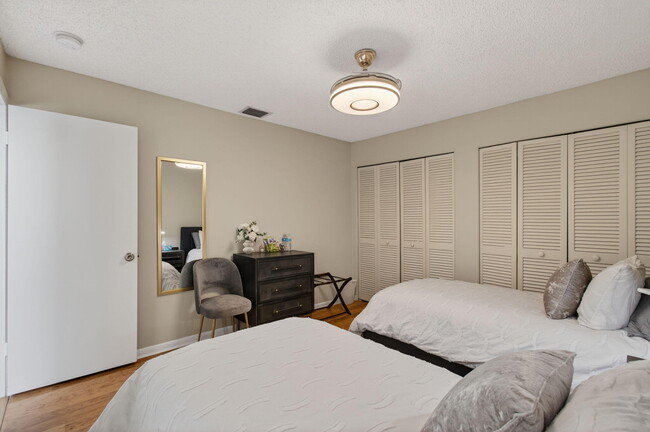 Building Photo - 7745 Stanway Pl