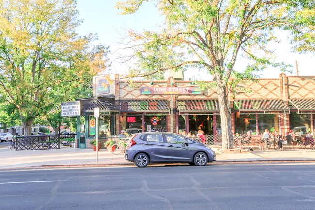 Building Photo - Charming 2 bed, 1 bath Condo in the heart of Denver