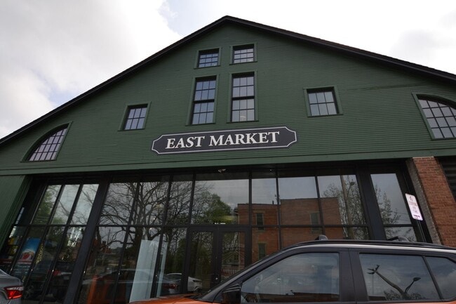 Building Photo - Newly Renovated 4 Bedroom Near Franklin Park- First month rent free