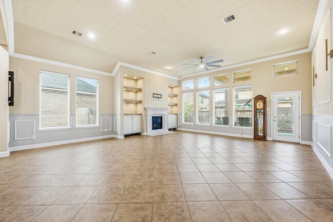 Building Photo - 8111 Sweet Gardens Ct