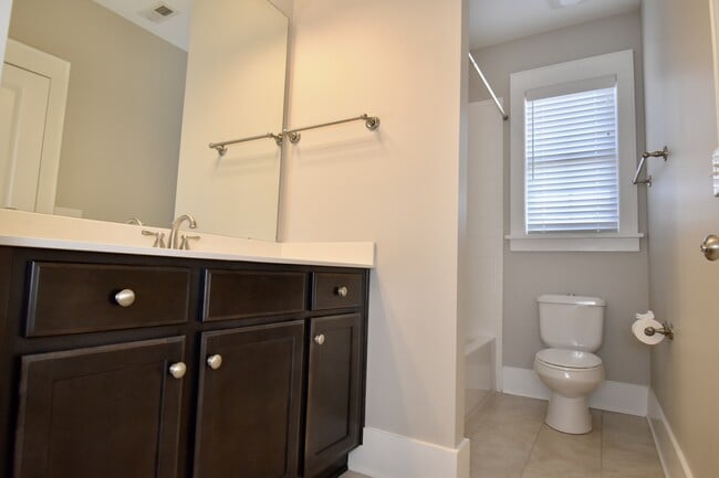 Building Photo - 724 Waterscape Ct