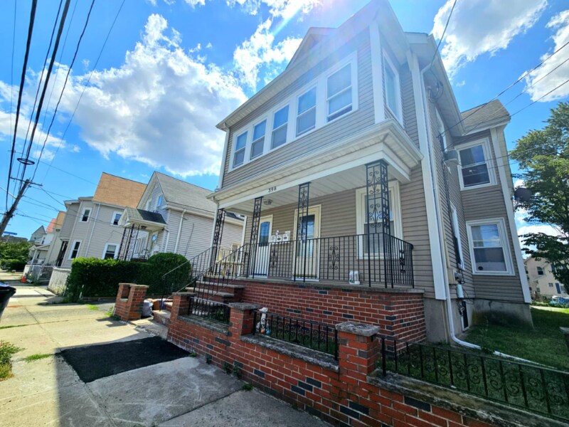 Building Photo - 398 Charles St