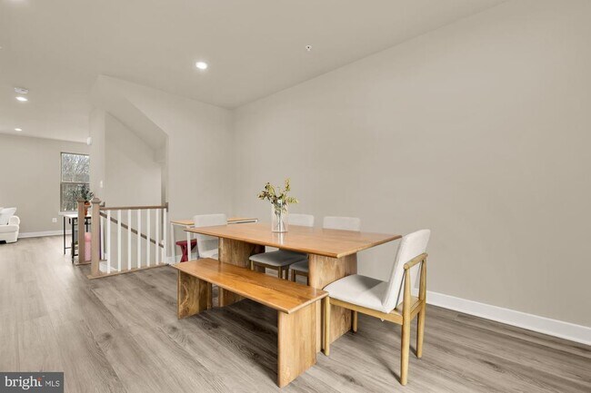 Building Photo - 9639 Tall Oaks Rd