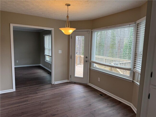 Building Photo - 2679 Foxglove Dr SW