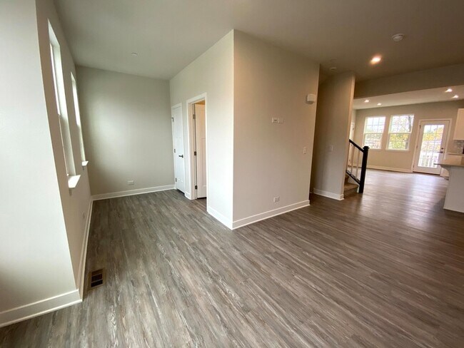 Building Photo - 772 Weller Dr