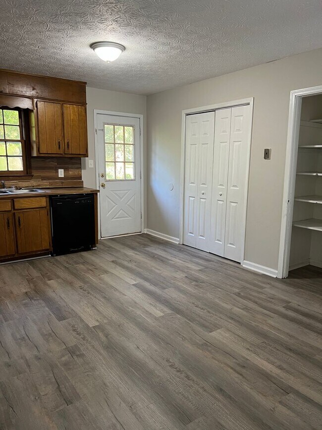 Building Photo - 8152/8156 Misty Lane